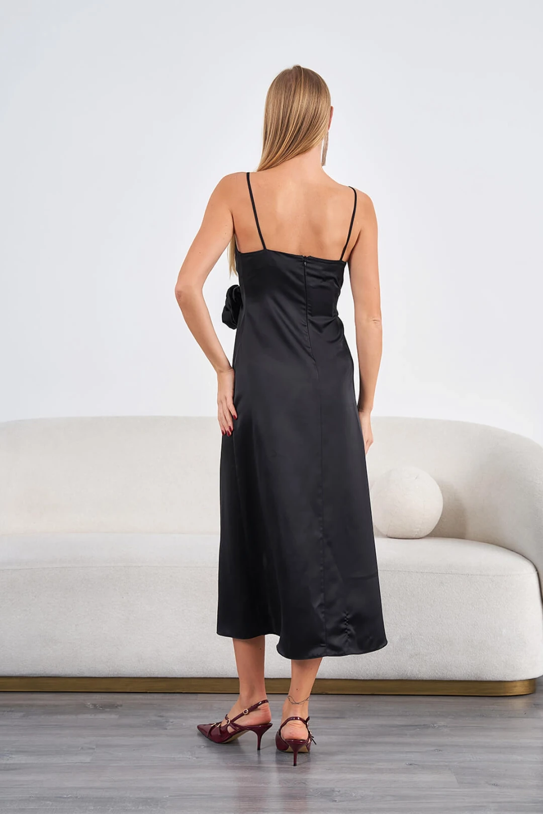 Askılı Gül Detaylı Yırtmaçlı Saten Elbise - Görsel 4